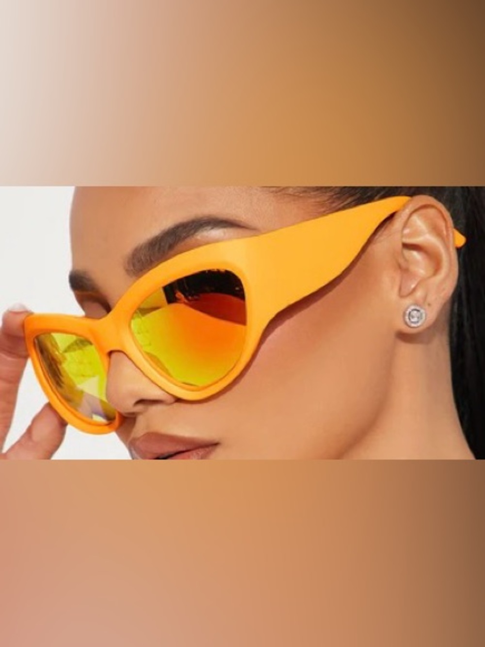 Selling 2 pairs of trendy sunglasses